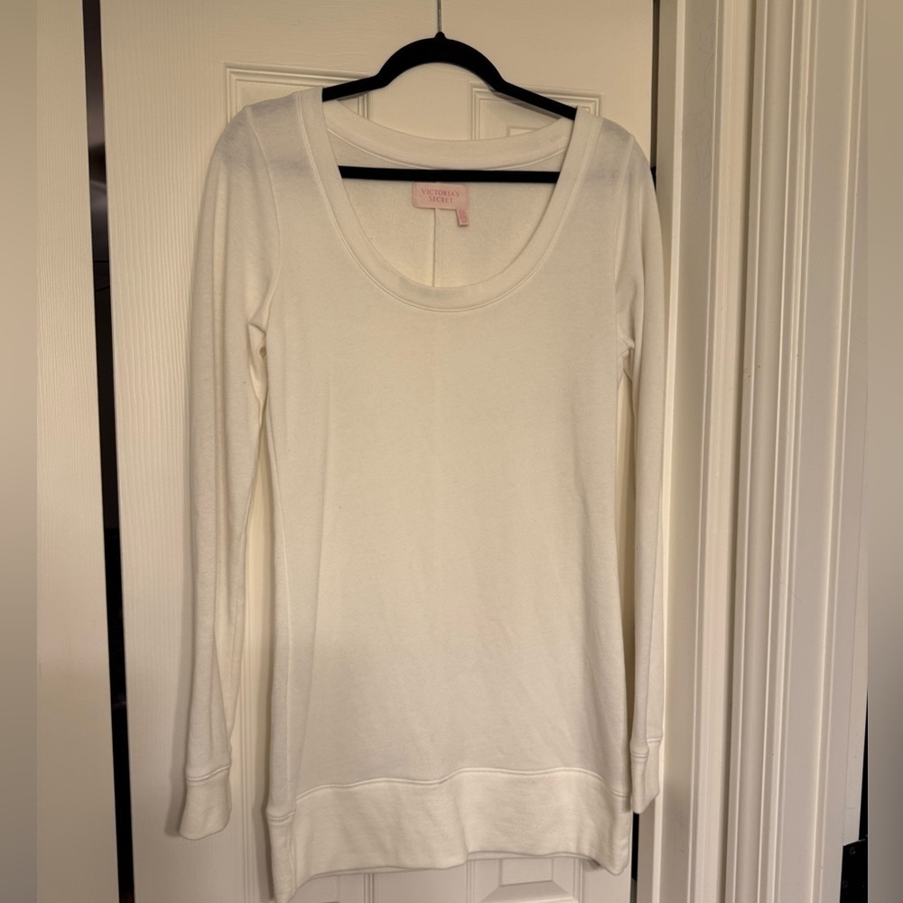 Victoria’s Secret white/cream long crew neck sweater size s